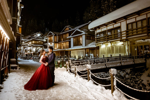 Winter Wedding Photography in Ginzan Onsen: A Snowy, Gas-Lit Hot Spring Town in Yamagata